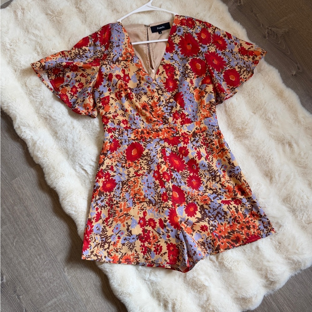 Floral V-Neck Romper ( my holiday romper ) Size M run small - Picture 2 of 15